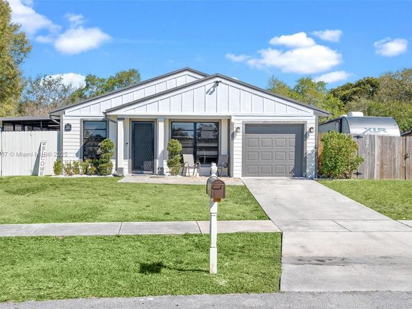 1222 Stardust Way, Royal Palm Beach FL 33411