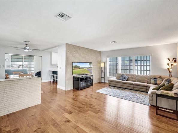 4621 NE 2nd Ave, Oakland Park FL 33334