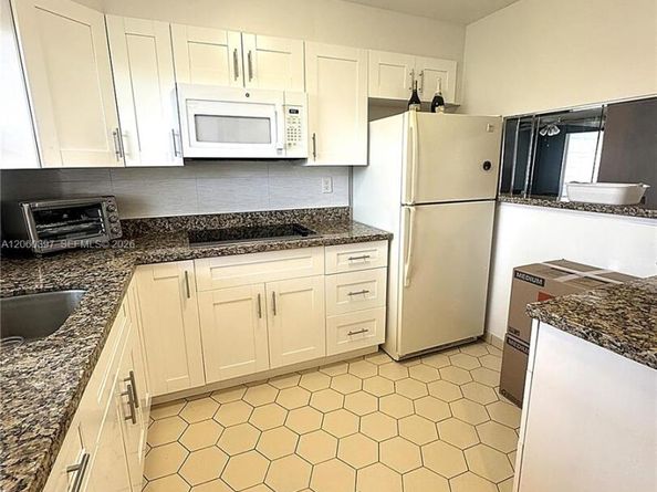 9580 Sunrise Lakes Blvd 304, Sunrise FL 33322
