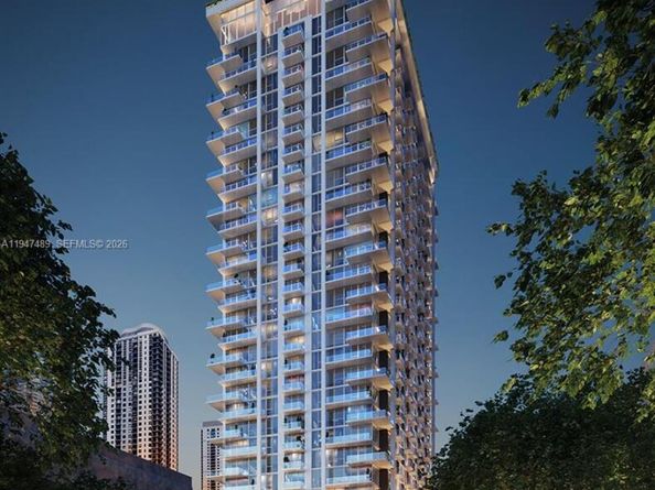 11 NE 6 St 814, Miami FL 33132