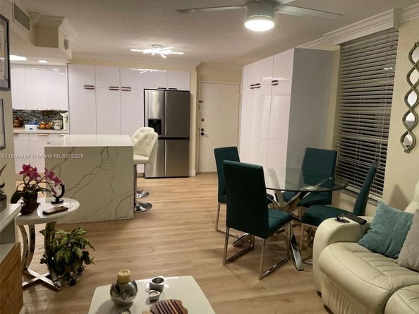 110 Fontainebleau Blvd 302, Miami FL 33172