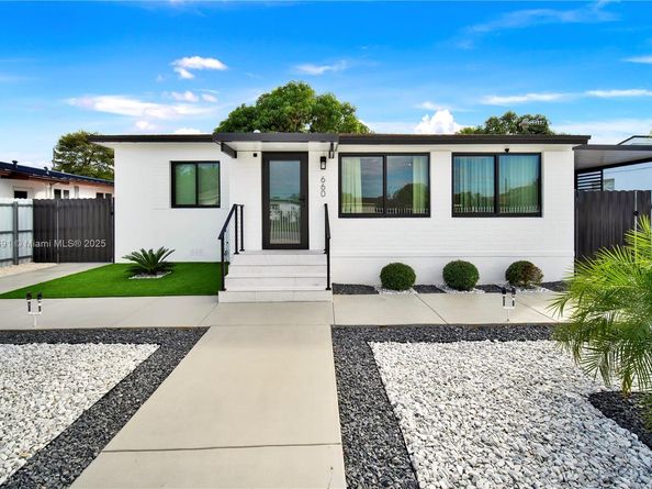 660 E 38th St, Hialeah FL 33013