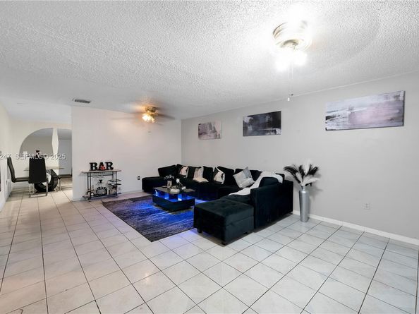 4457 NW 185th St, Miami Gardens FL 33055