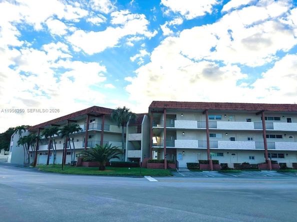 411 S Hollybrook Dr 305, Pembroke Pines FL 33025