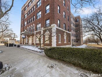 881 Lafayette Boulevard