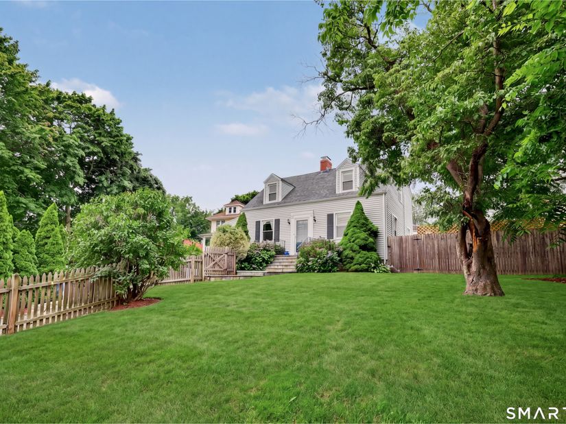 77 Round Hill Road, Fairfield CT 06824