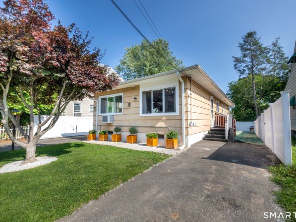 203 Robin Street, Bridgeport CT 06606