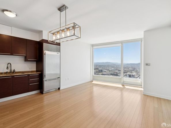 425 1st Street 4304, San Francisco CA 94105