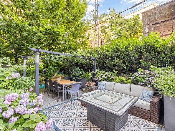 5-49 Borden Avenue 2B, Queens NY 11101