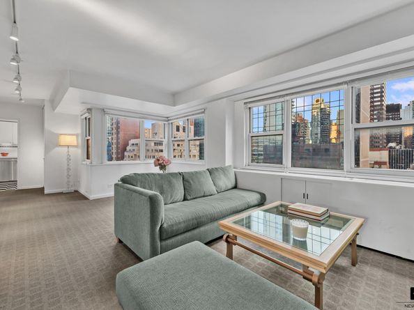 153 East 57th Street 21B, New York NY 10022