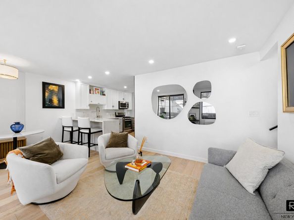 239 East 10th Street GARDENA, New York NY 10003