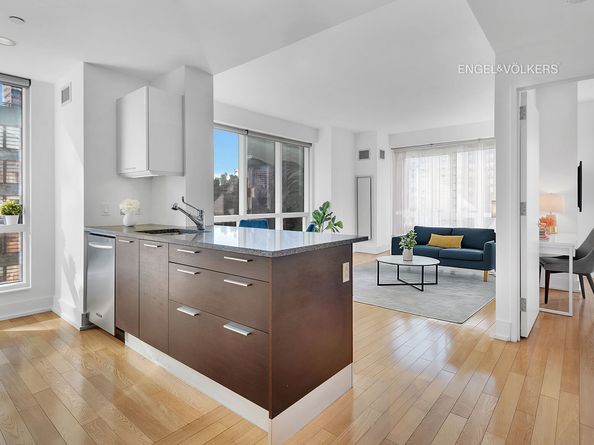 350 West 42nd Street 7K, New York NY 10036