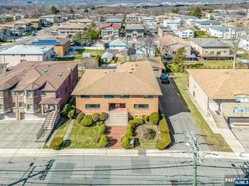 2413 Hammett Avenue