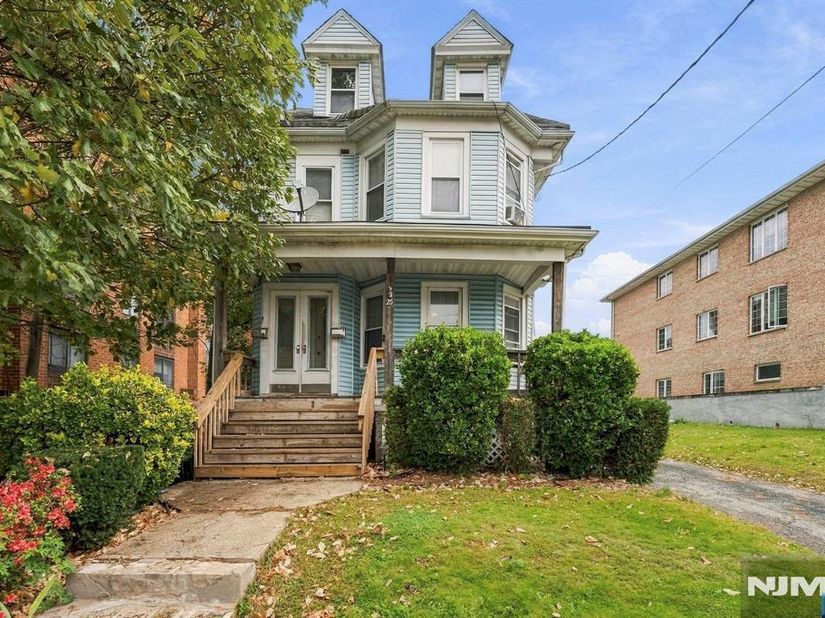 25 Central Boulevard, Palisades Park NJ 07650
