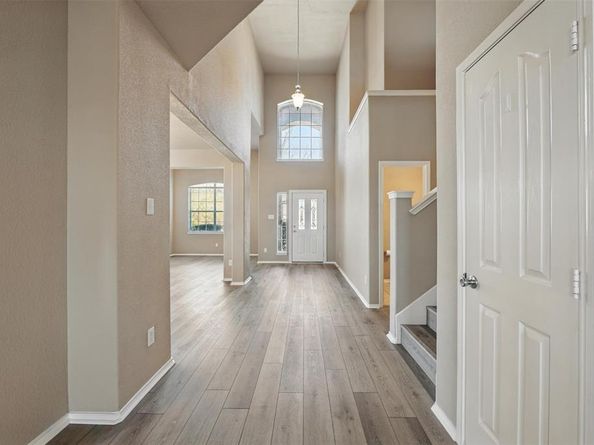 804  Starling Lane , Aubrey Texas 76227