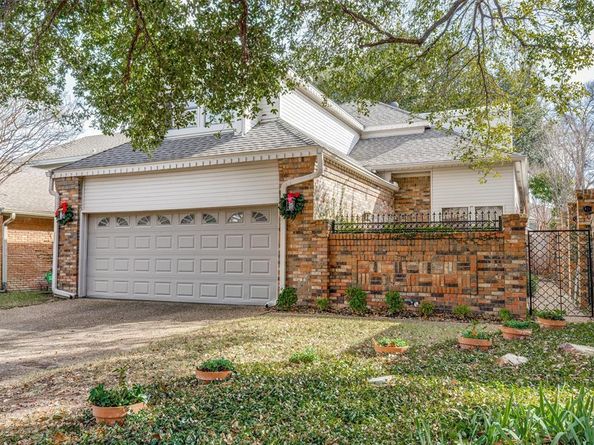 5014  Village Court , Dallas Texas 75248