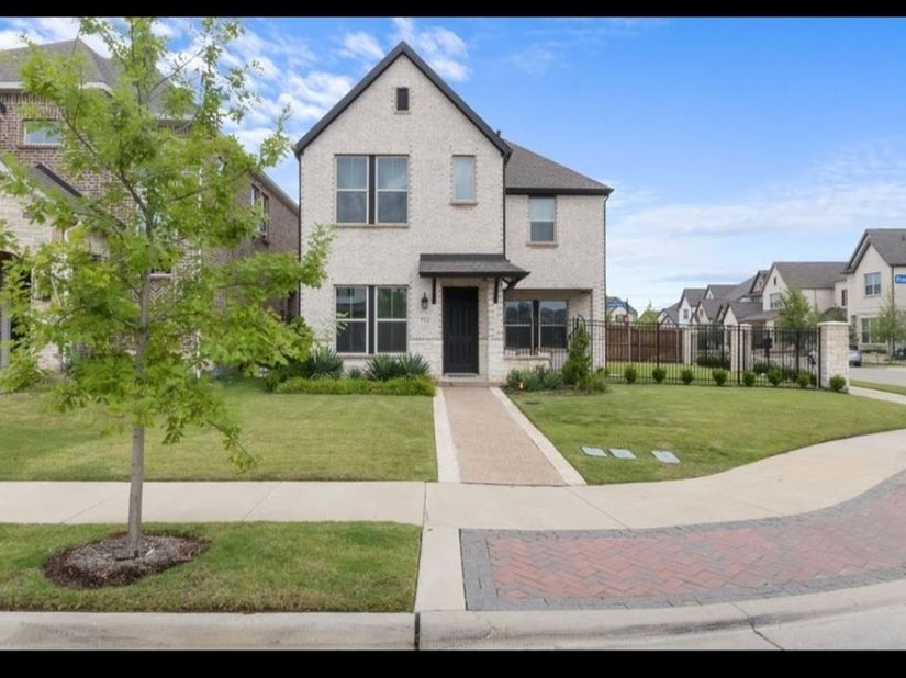 711  Prairie Falcon Drive , Arlington Texas 76005