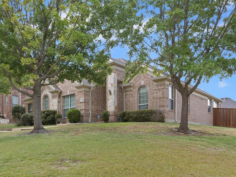 2501  Claymore Avenue , Garland Texas 75043