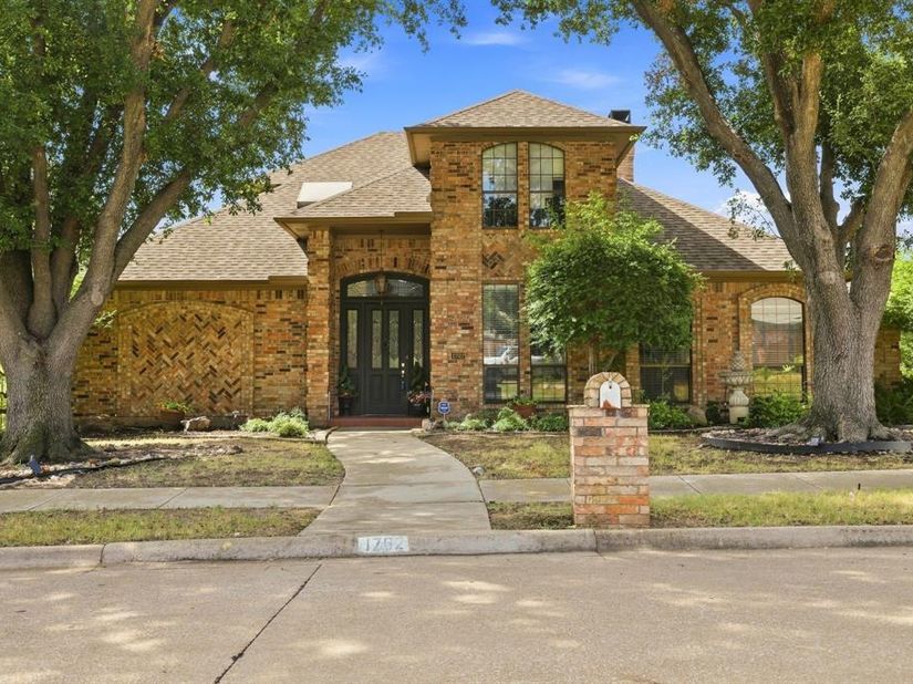 1762  Timber Ridge Circle , Corinth Texas 76210