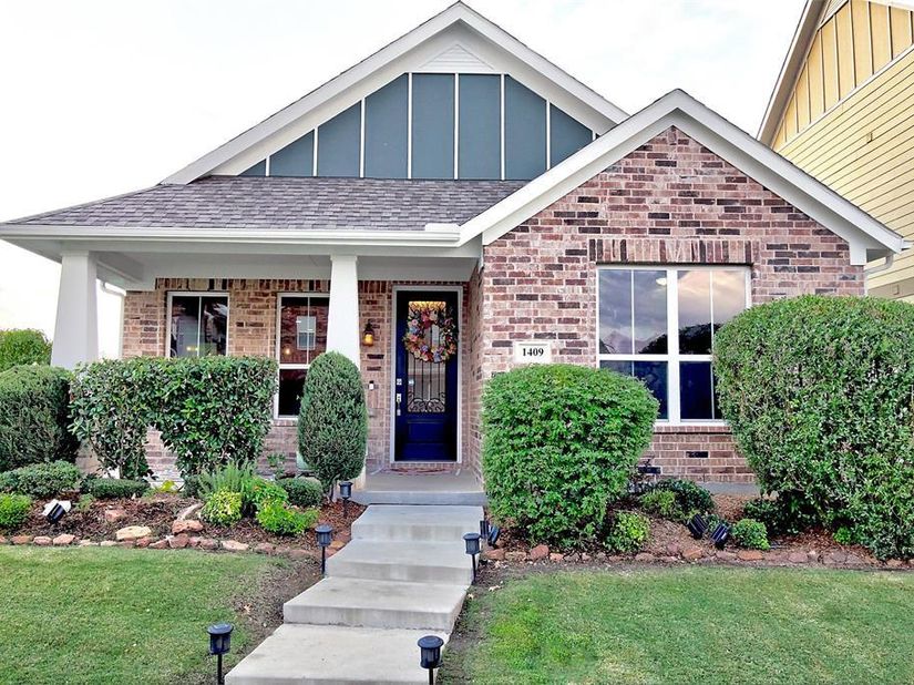 1409  Ellis Lane , Aubrey Texas 76227