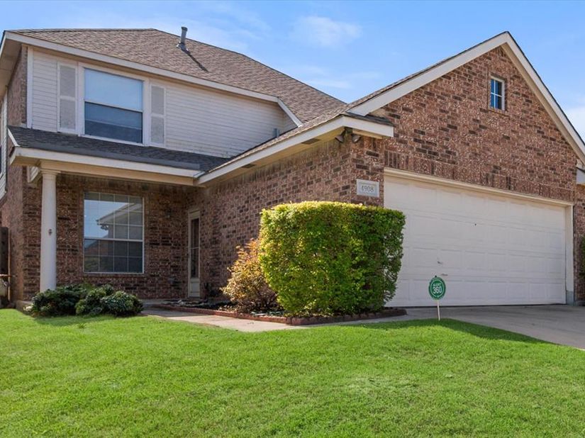 4908  Glenscape Court , Fort Worth Texas 76137