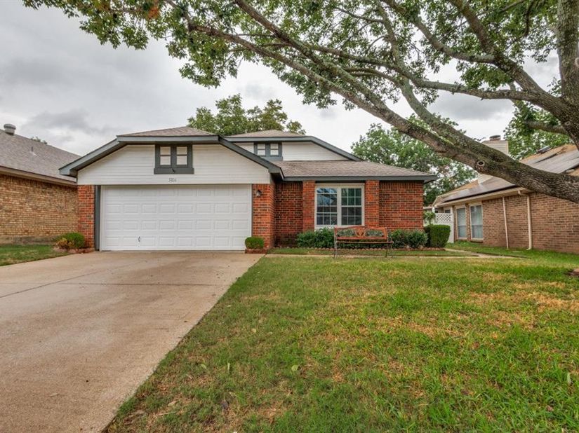 5814  Fox Hunt Drive , Arlington Texas 76017
