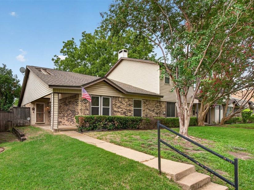4915  Rollingwood Court , Garland Texas 75043