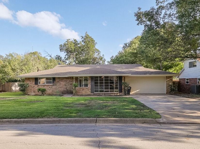 2709  Larkin Avenue , Fort Worth Texas 76133