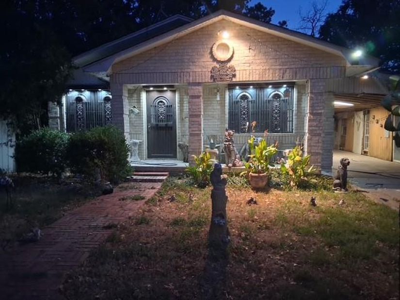 9522  Paramount Avenue , Dallas Texas 75217