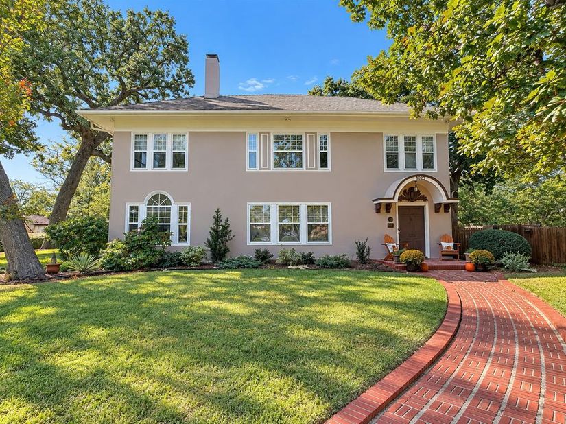1023 W Oak Street , Denton Texas 76201