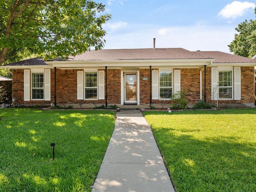 1813  Dodge Trail , Grand Prairie Texas 75052