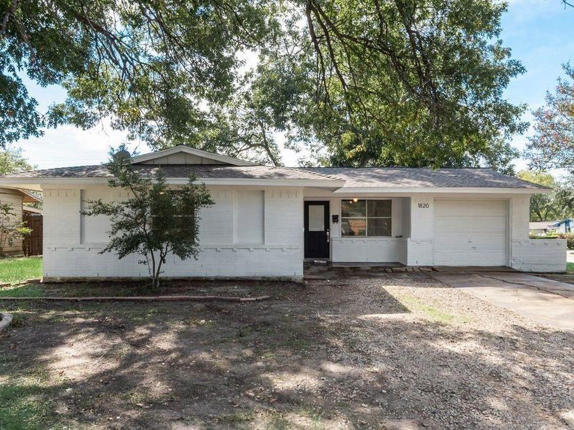 1820  Burning Tree Lane , Carrollton Texas 75006
