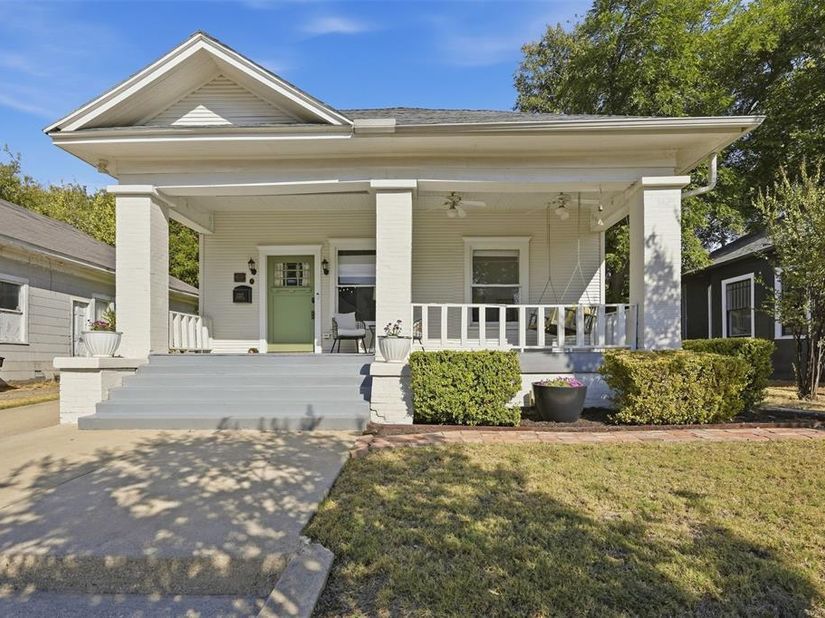 2227  College Avenue , Fort Worth Texas 76110