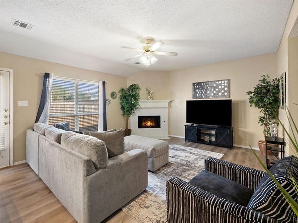 1418  Deville Circle , Garland Texas 75043