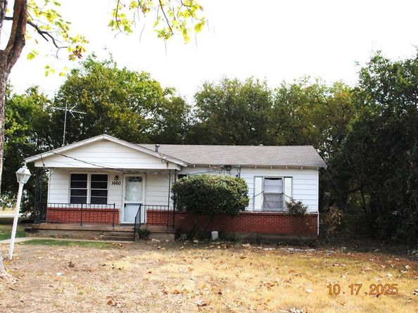 1660  Marsalis Road , Lancaster Texas 75134