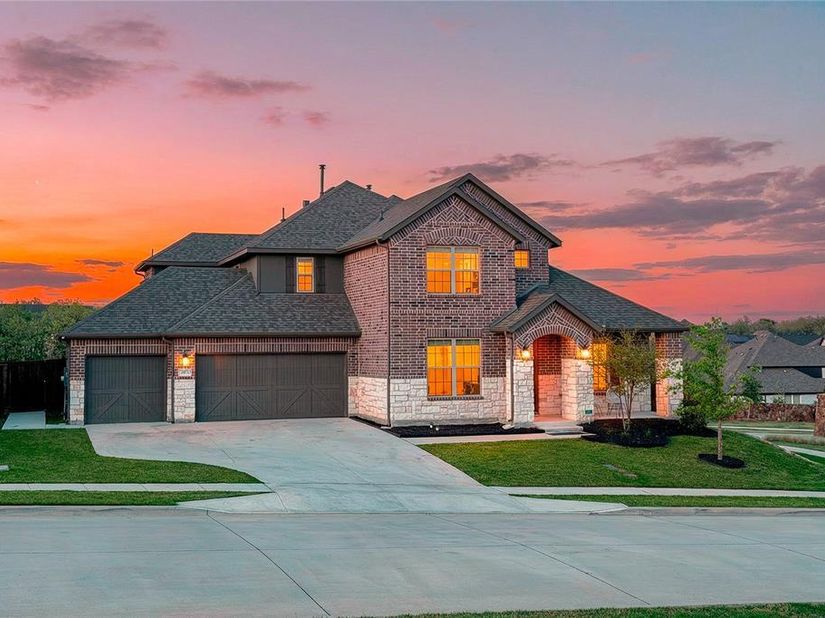 10713  Smoky Oak Trail , Argyle Texas 76226