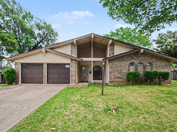 1629  Brent Court , Grand Prairie Texas 75051