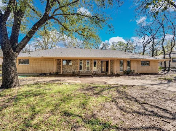 1105  Greenbriar Lane , Arlington Texas 76013