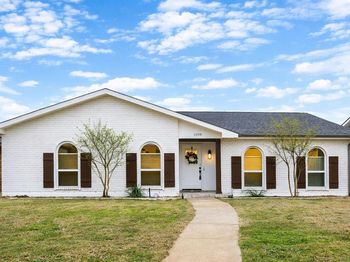 1208  Crestwood Court 