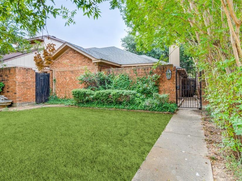 10316  Ridge Oak Street , Dallas Texas 75227