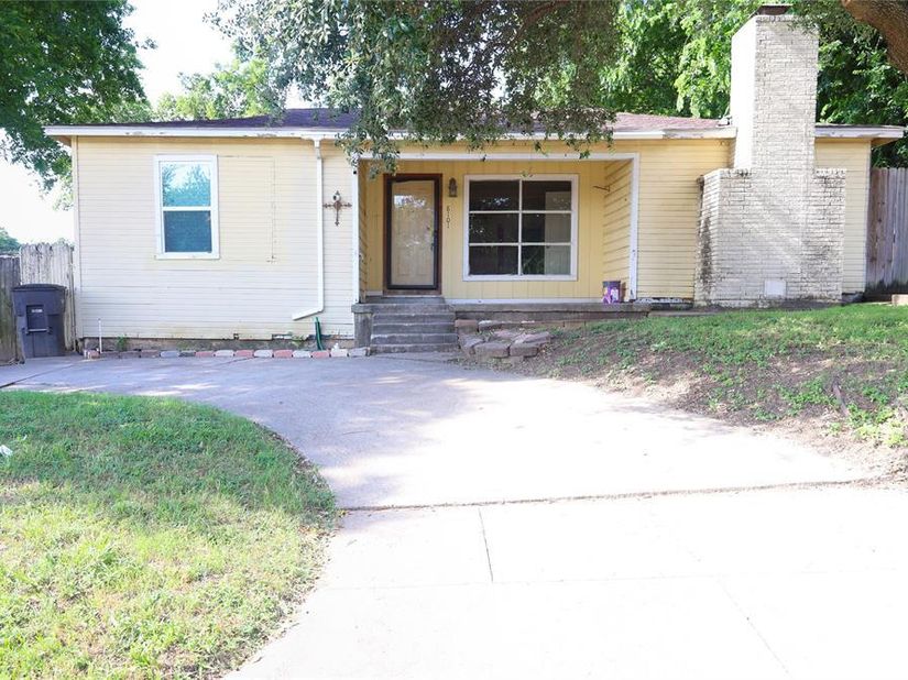 8101  Julie Avenue , Fort Worth Texas 76116