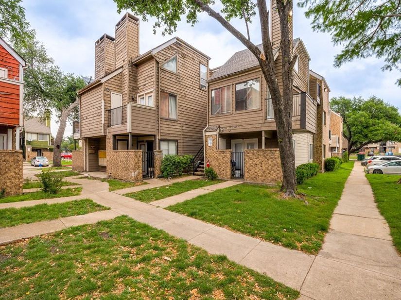 9809  Walnut Street  203, Dallas Texas 75243