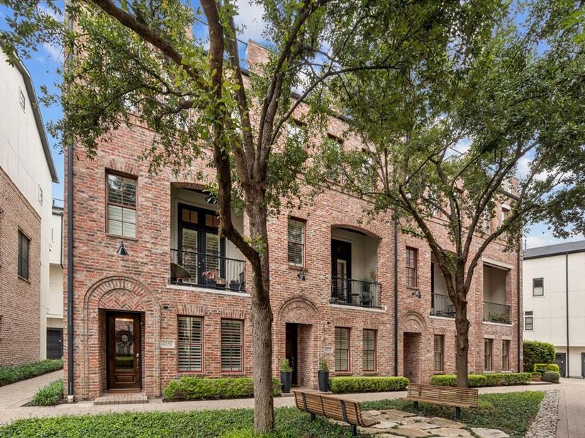 2141  Norlock Lane , Dallas Texas 75201