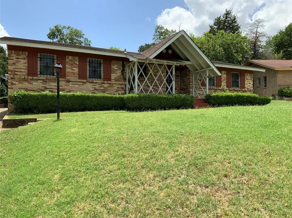 1430  Summertime Lane , Dallas Texas 75241