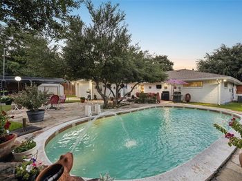 2104  Westlake Drive 