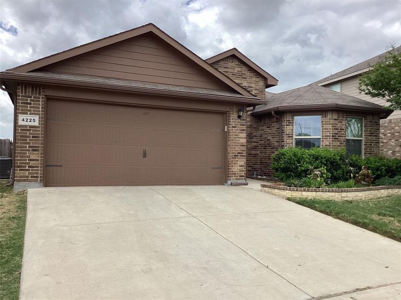 4225  Tollcross Lane , Fort Worth Texas 76123