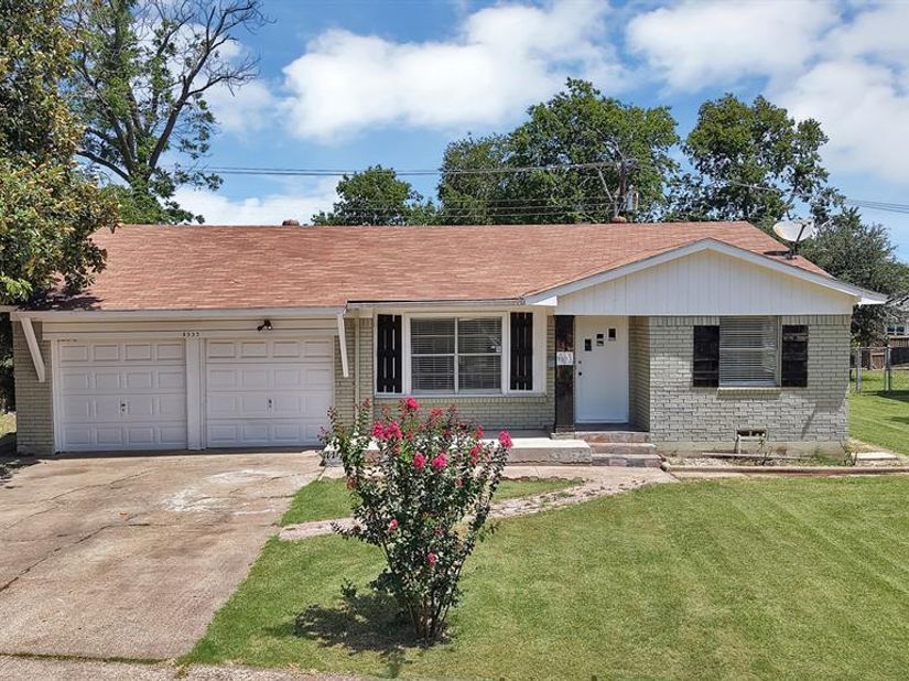 8533  Blossom Lane , Dallas Texas 75227