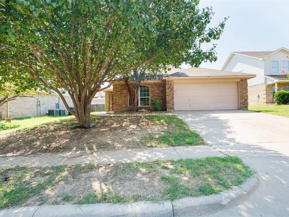 316  Heritage Drive , Crowley Texas 76036