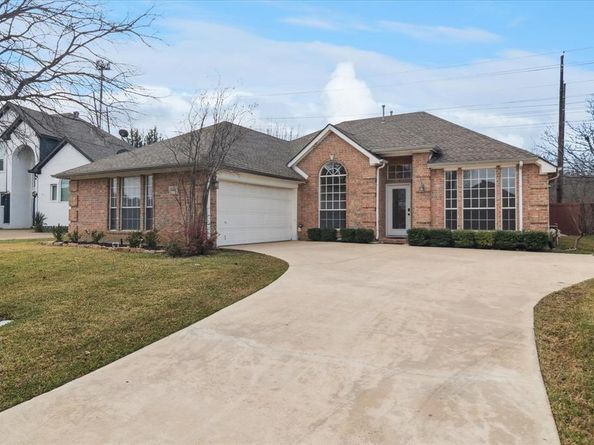 9333  Vista Circle , Irving Texas 75063