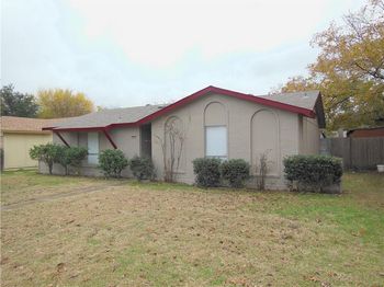 902  Wandering Way Drive 